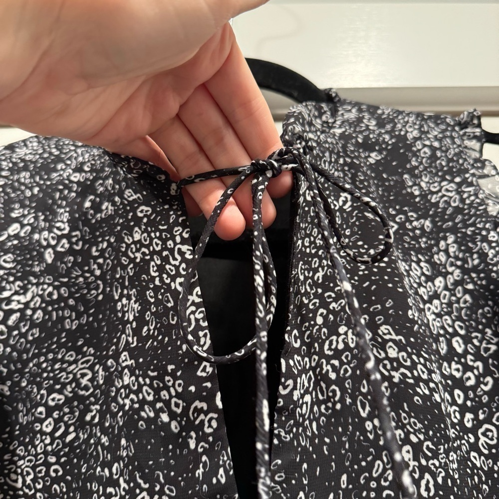 Haute Hippie‎ black and white split neck animal print tunic top Medium career - Picture 4 of 10